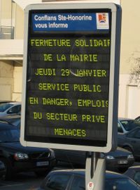 IMG_4238.JPG panneau decaux mairie.jpg 2