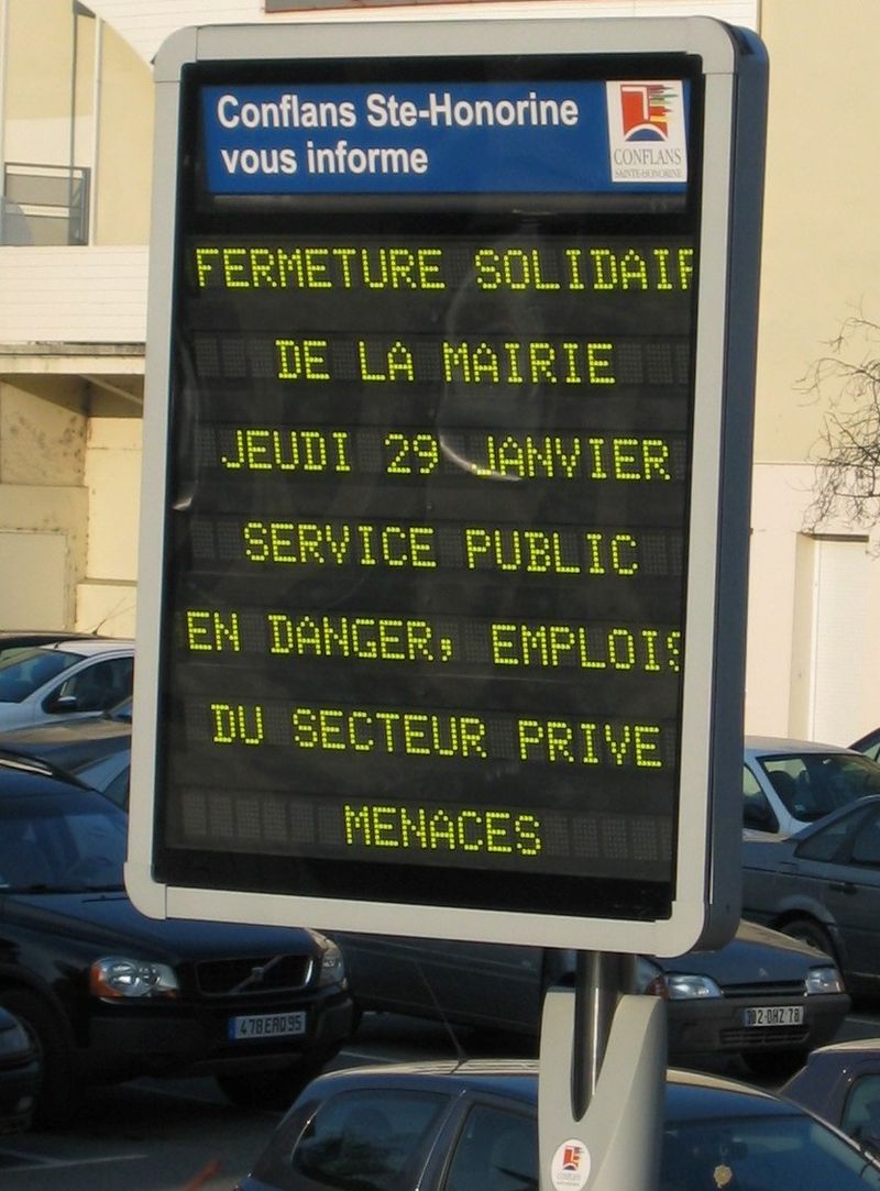 IMG_4238.JPG panneau decaux mairie.jpg 2