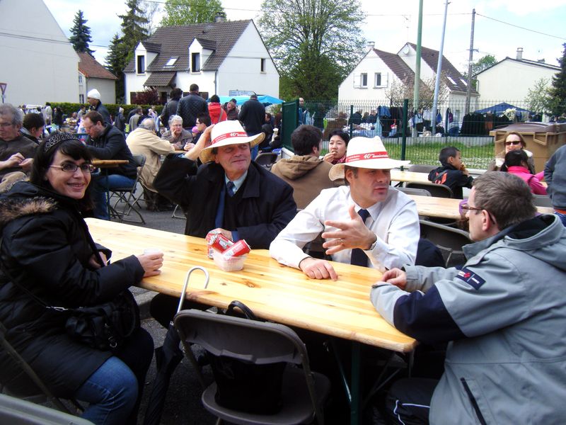 BROCANTE DE CHENNEVIERES DU 29 04 2012