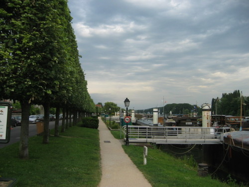 h - La promenade du Quai des Martyrs de la Résistance